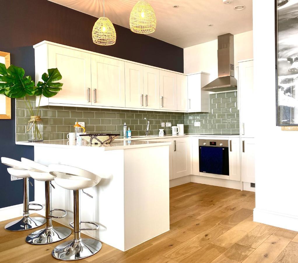 Stunning 2 Bed Apartment Sea Views And Parking رذينج المظهر الخارجي الصورة